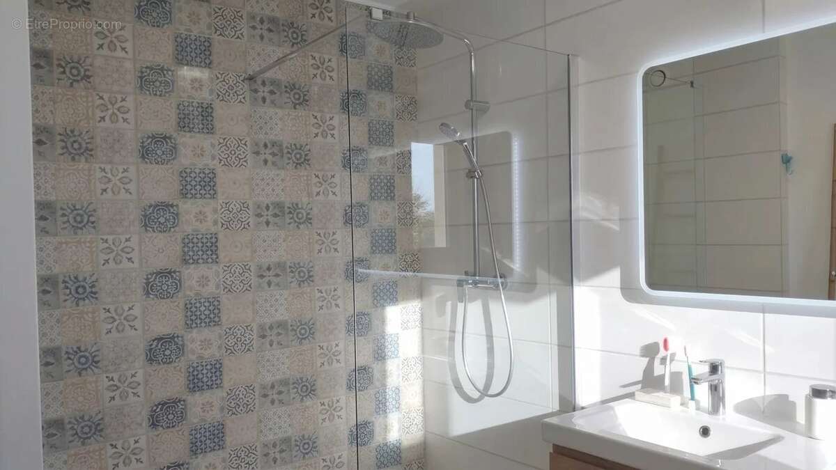 T3/t4 traversant de 87 m²  allée des pins– vue panoramique mer et collines – grand balcon – cave - photo 13
