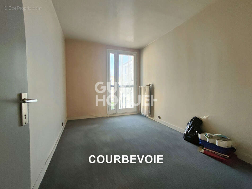 Appartement à COURBEVOIE