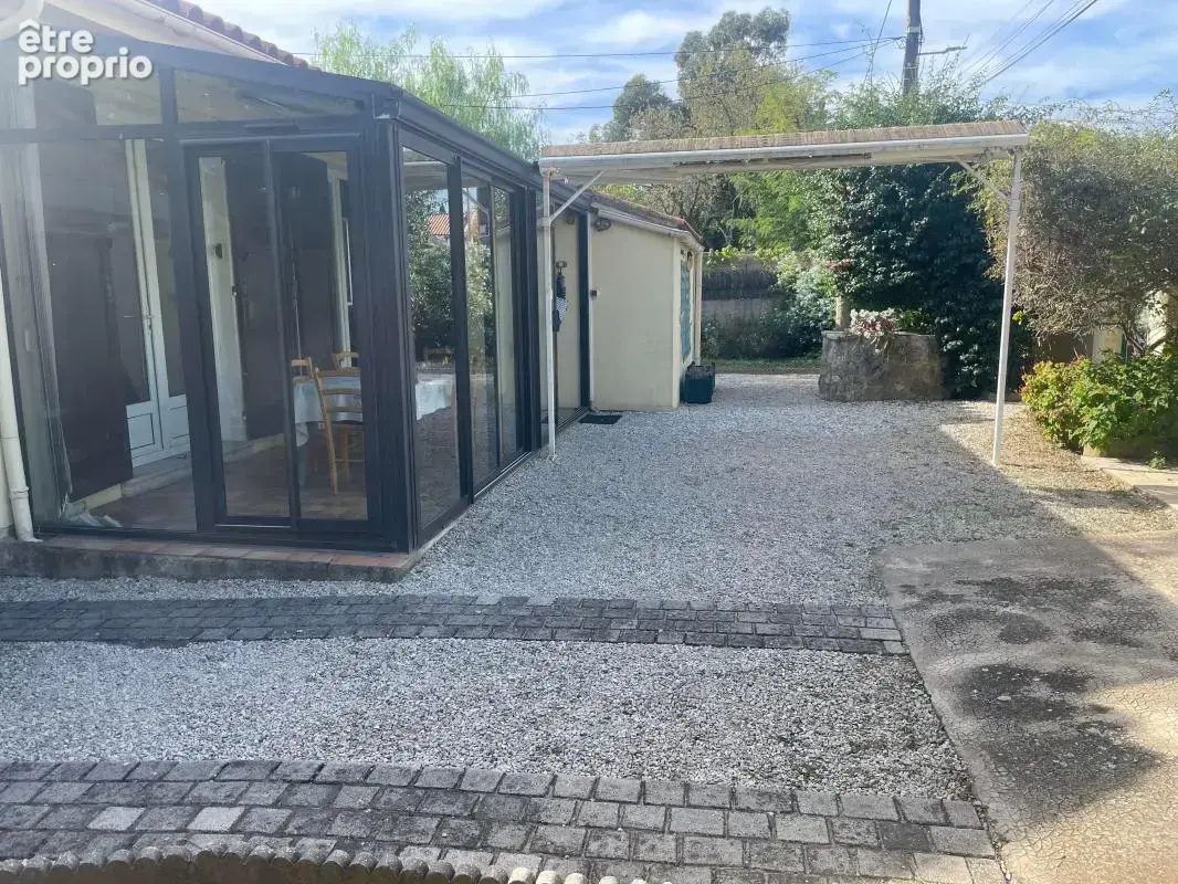 Les sablettes villa t4 de plain pied avec garage puits atelier et dependances sur parcelle de 616m² - photo 2