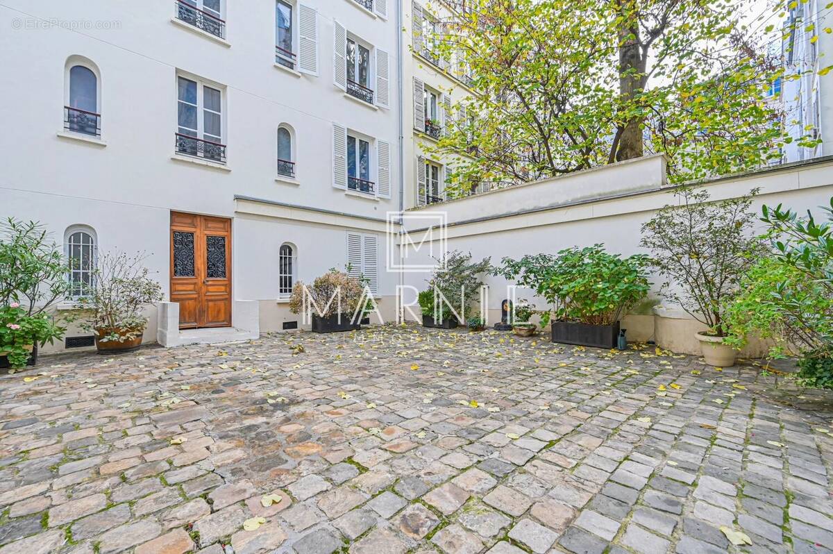 Appartement à PARIS-17E