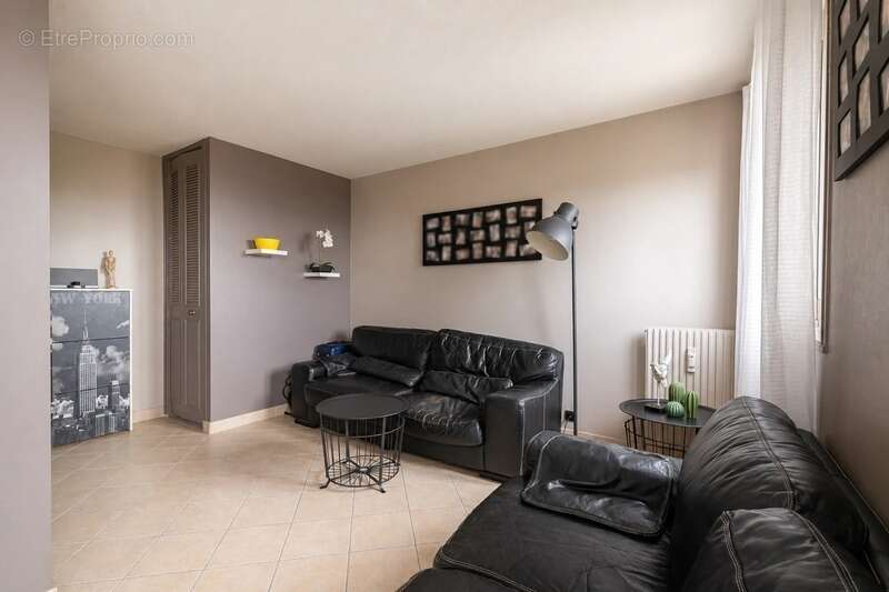 LIVRY GARGAN appartement T4 6 85 M2 cave et place de parking - photo 5