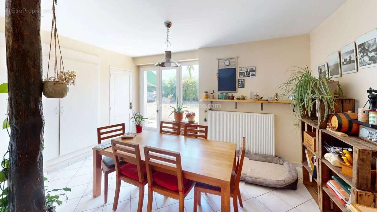 Maison à SAINT-JEAN-DE-BOURNAY