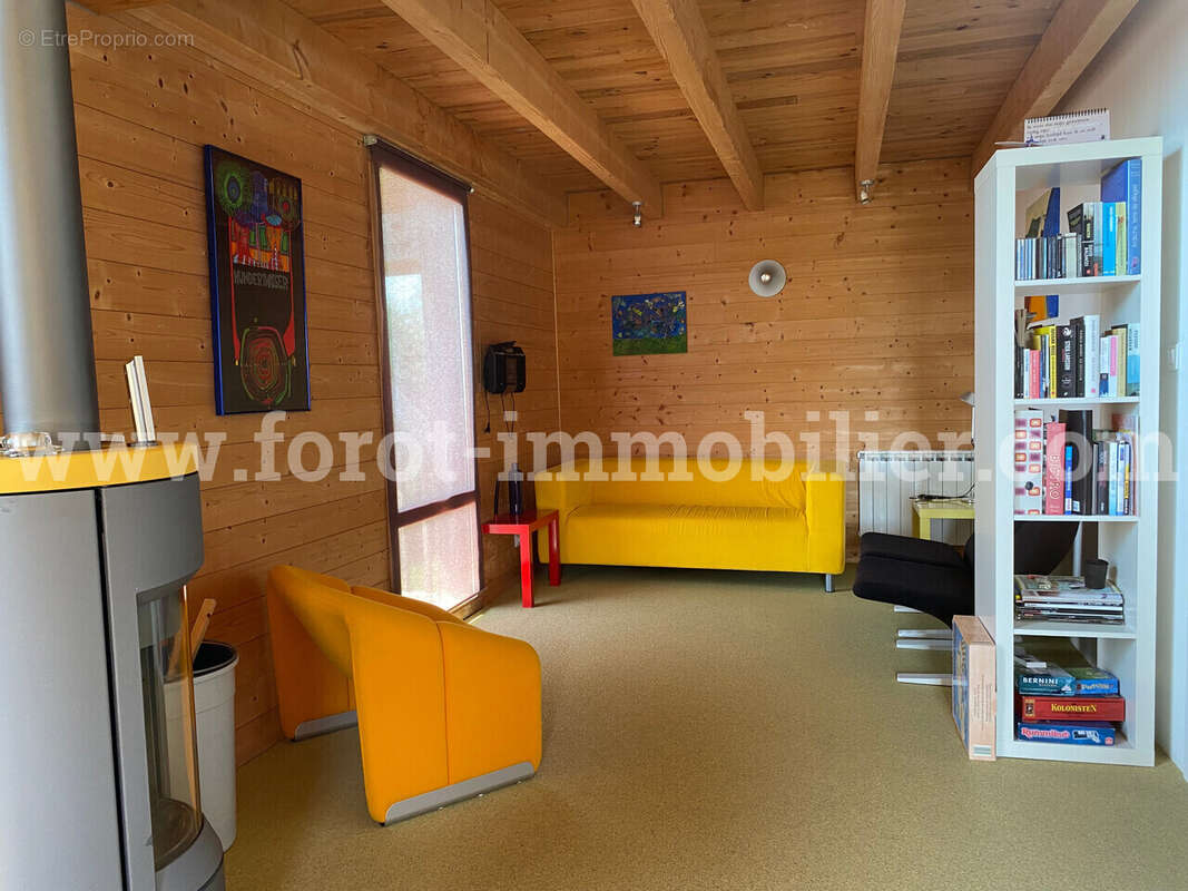 Maison à SAINT-SAUVEUR-DE-MONTAGUT