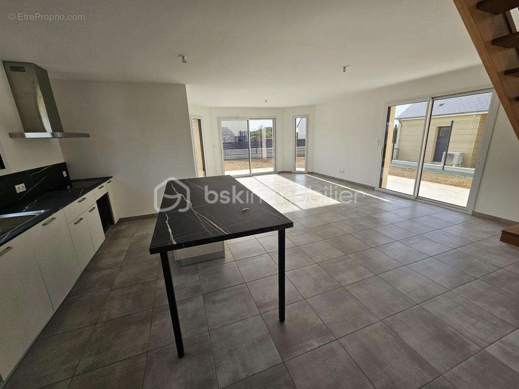 Maison à LONGUES-SUR-MER