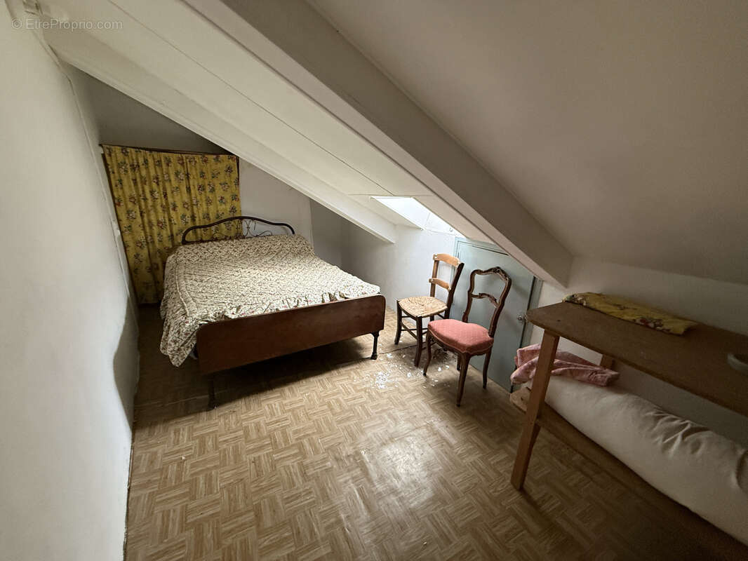 Maison à SAINT-FELIX-DE-SORGUES