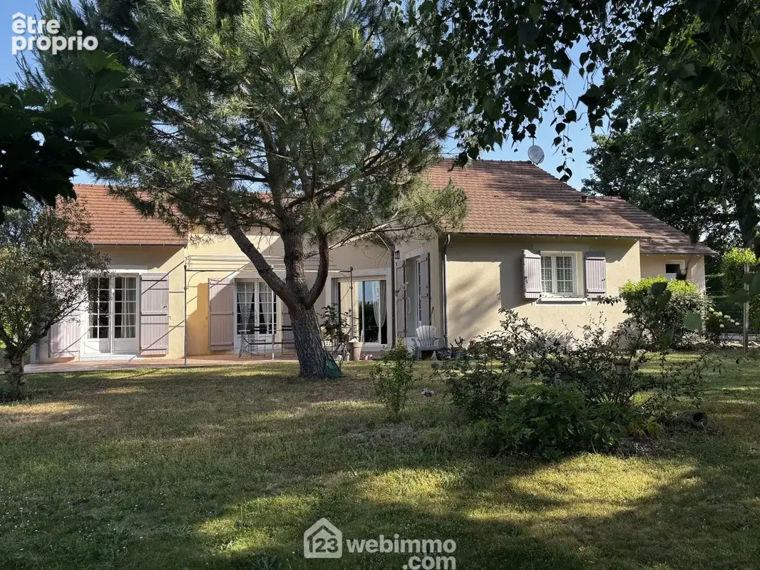 Et à la maison de plain-pied de 147 m2. - Maison à CHATELLERAULT