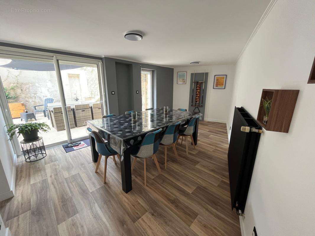 Lucon quartier marche couvert et piscine maison de caractere bourree de charme avec annexes et patio - photo 5