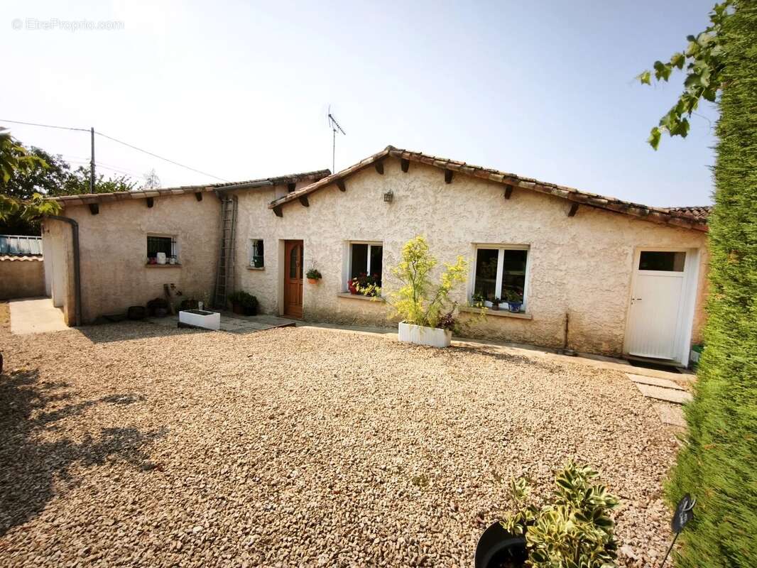 Maison à CLOUE