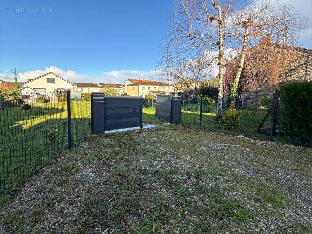 Terrain à COULOUNIEIX-CHAMIERS