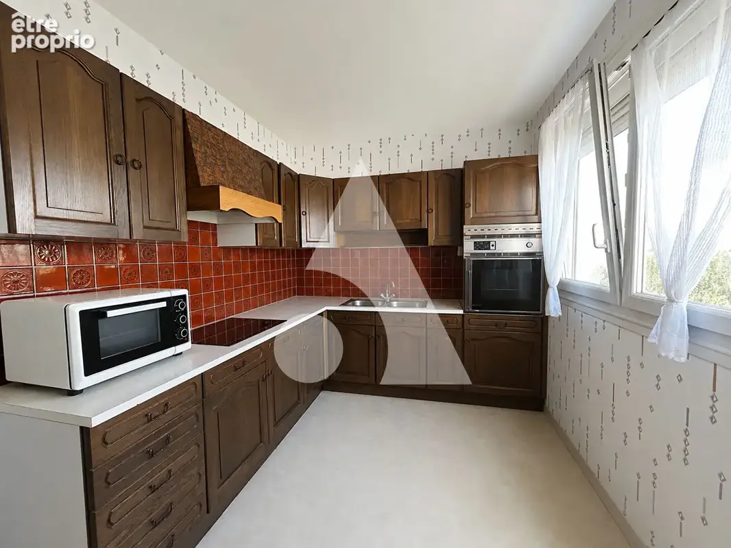 Charmant T3 lumineux avec vue dégagée, garage et cave - photo 4