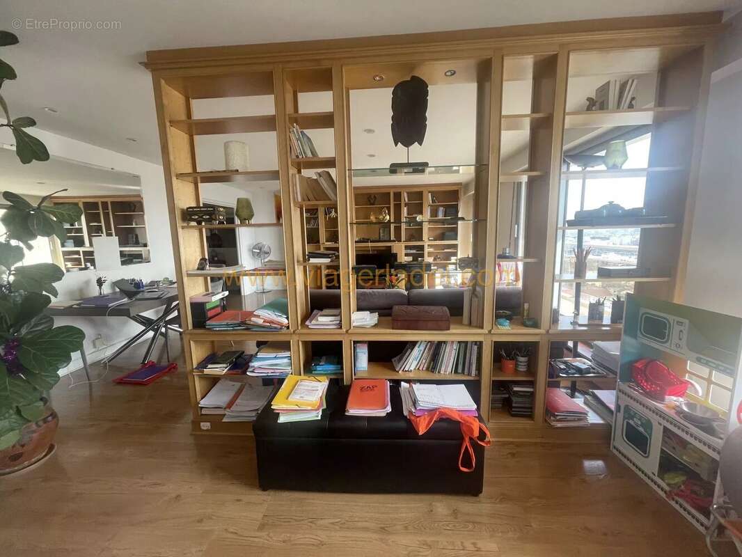 Appartement à COURBEVOIE