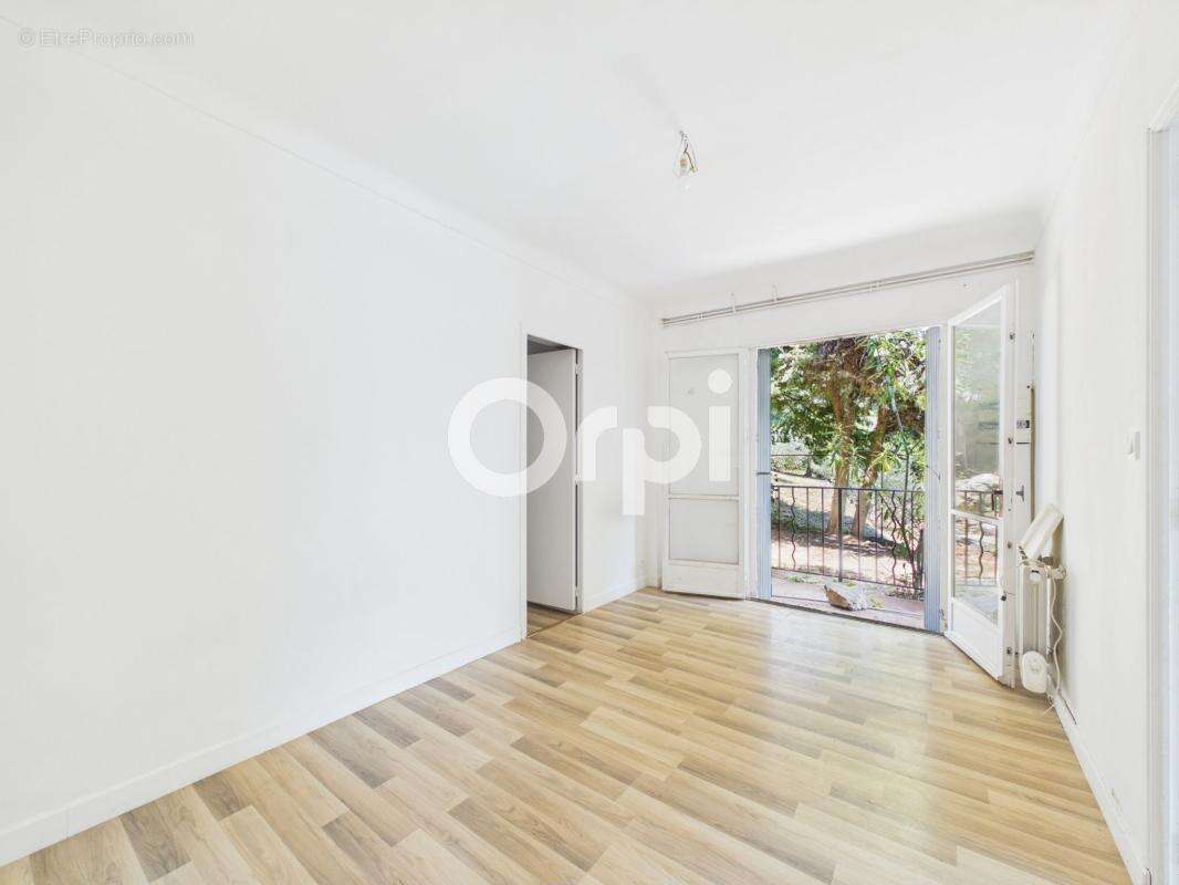 Opportunité à saisir ! appartement à rafraichir - t2bis - terrasse + cave + stationnement privatif + jardin - photo 6