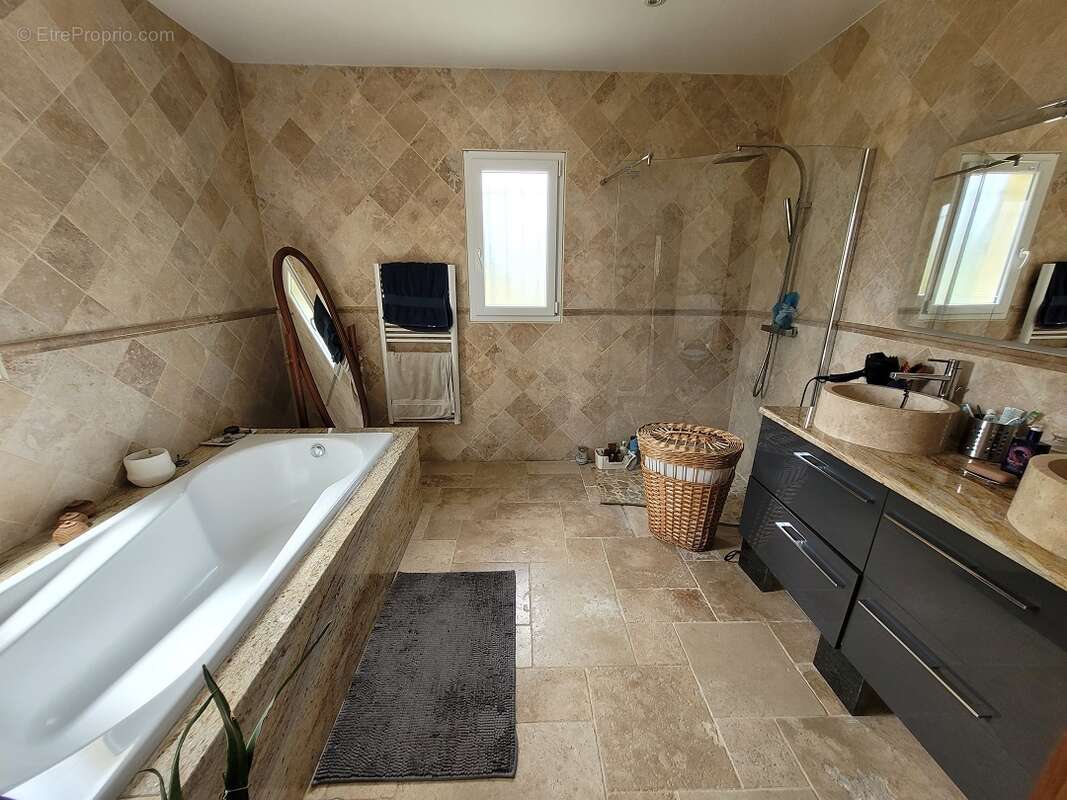 Maison à SAINT-GENIES-DE-FONTEDIT