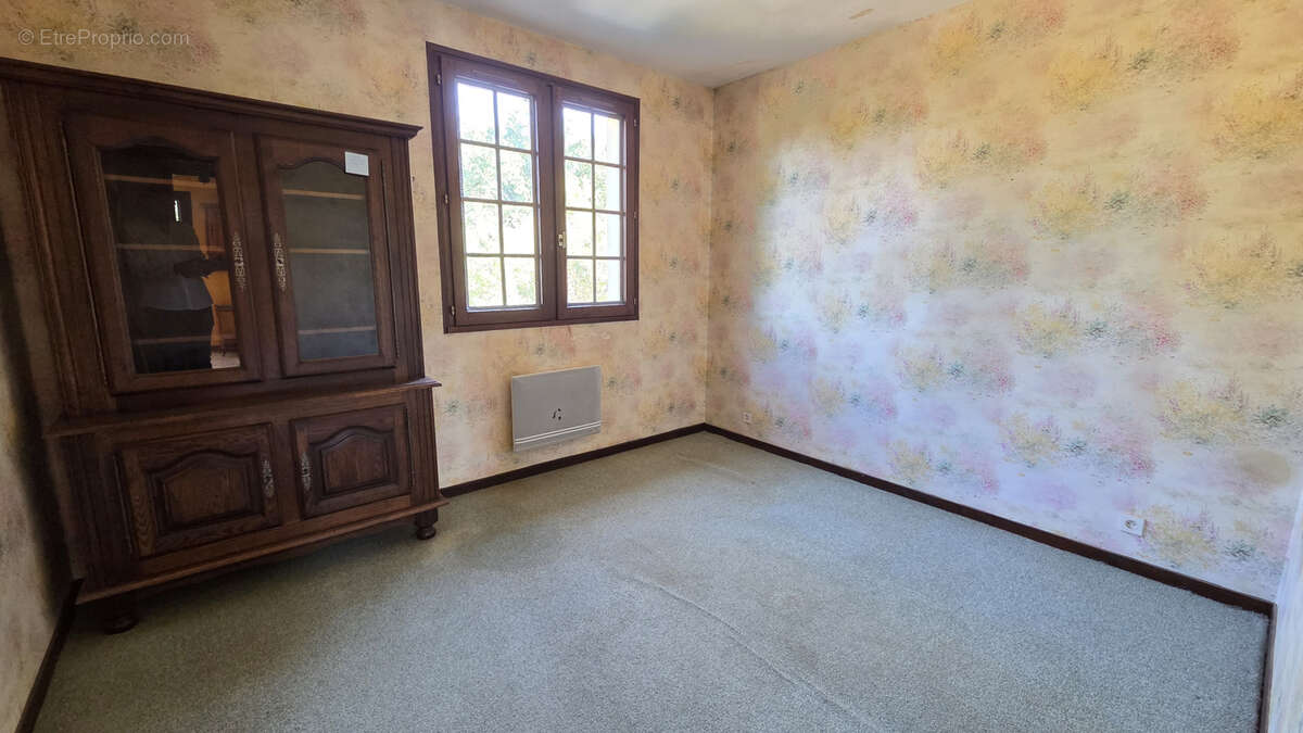CHEMILLY   Maison sur sous-sol avec terrain de 1 500 m2 - photo 5