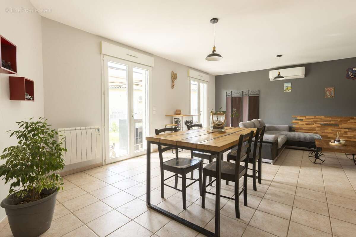 Maison à LABRUGUIERE