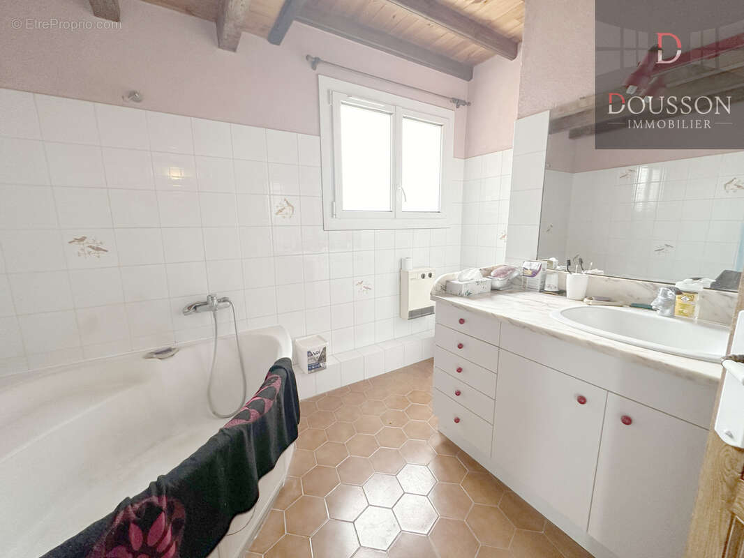 Saintes-maries-de-la-mer - a vendre - maison 230m2 - 9 pieces - photo 10