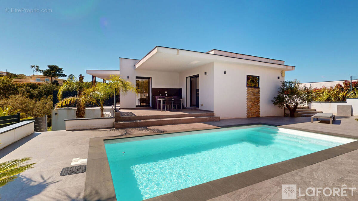 Maison à FREJUS