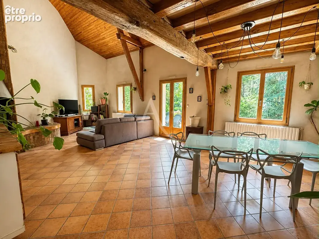 Maison 6 chambres avec sous-sol et dépendance - photo 4