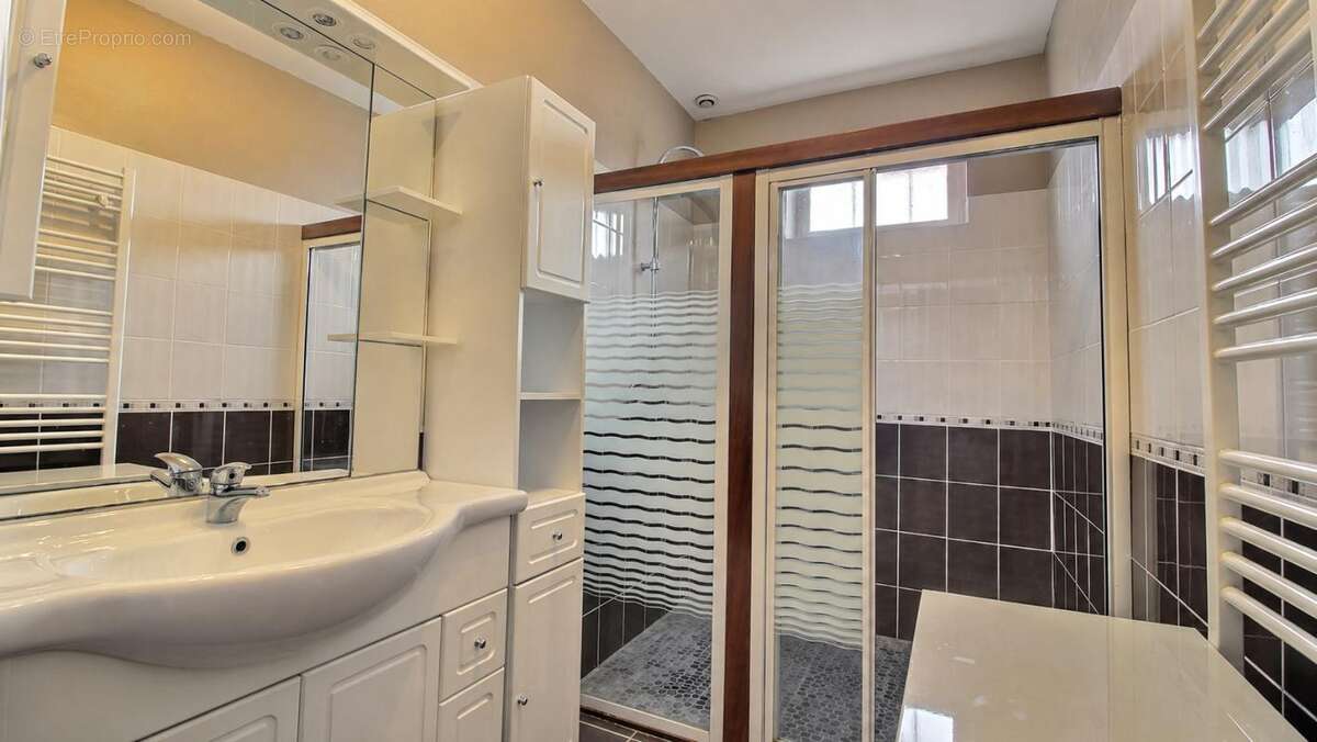 longère de charme en cours de rénovation -157 m² - 6 chambres -Terrain de 1 388 m² - Grand garage de 60 m² - Environnement calme - photo 15