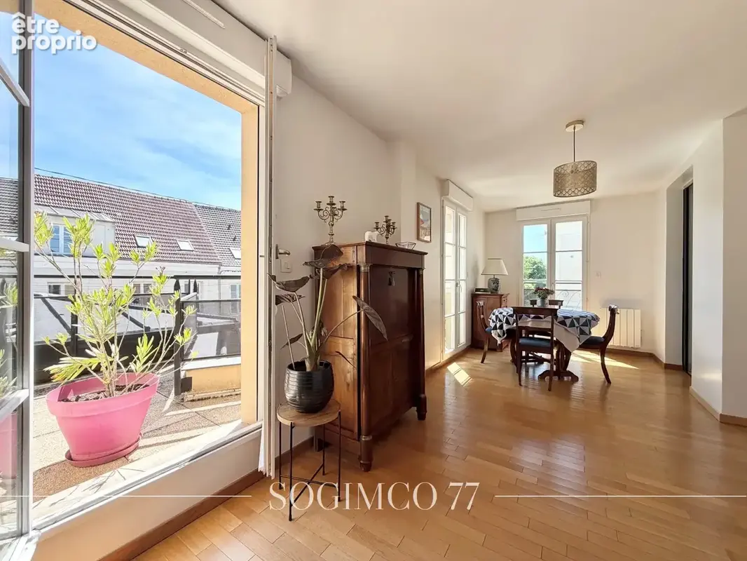 Exceptionnel en hyper centre : duplex au dernier étage avec ascenseur et terrasse de 25 m2 - photo 4