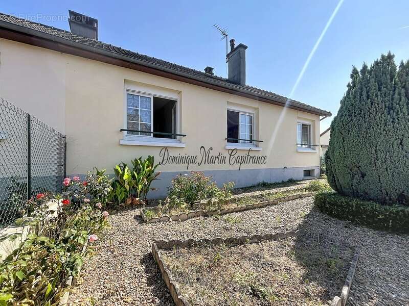 Maison à vendre 4 pièces LHOMME (72)-Maison de plain-pied à réinventer – Petit prix, emplacement idéal au cœur de Lhomme ! - photo 9