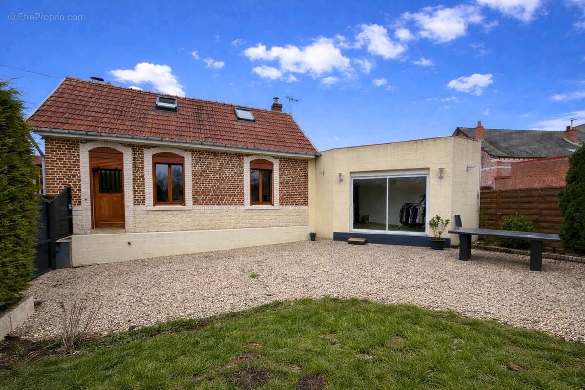 Maison à WARLENCOURT-EAUCOURT