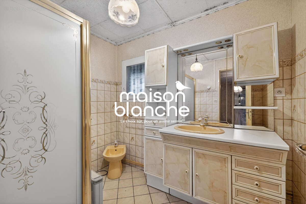 Maison à MONTAGNE