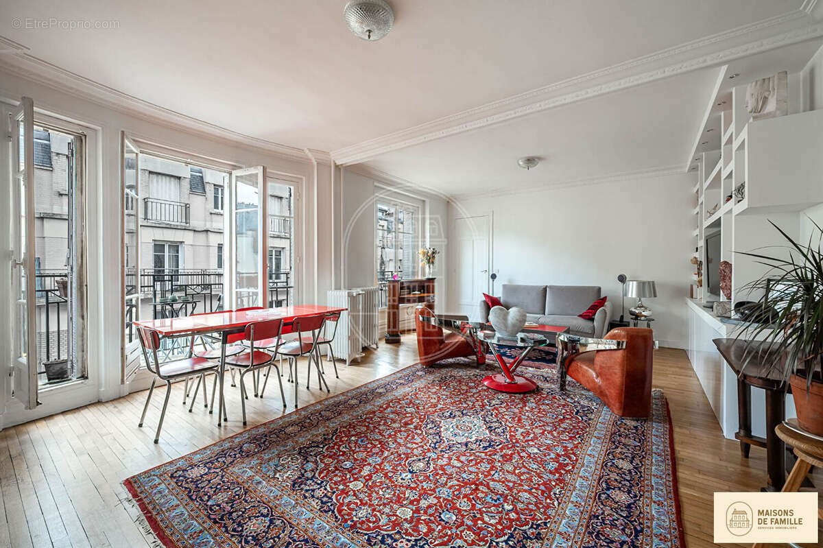 Appartement à PARIS-18E