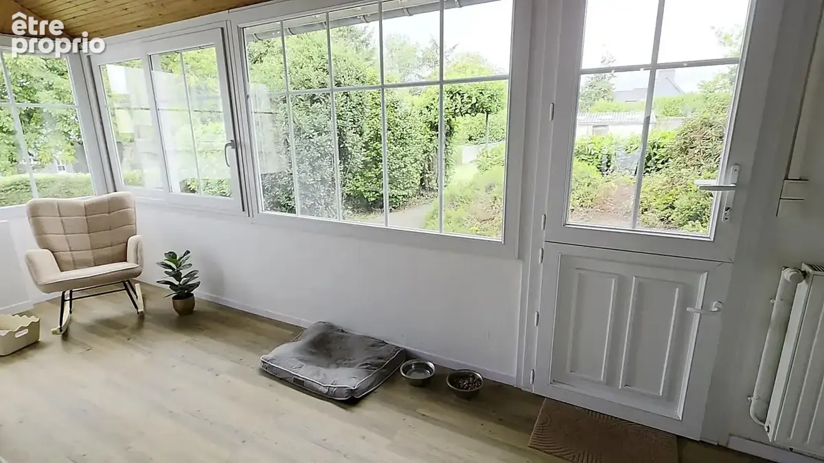 Maison en pierre entièrement rénovée, 173,30 m², six chambres, garage et jardin clos de 994 m² · Rostrenen (22) - photo 2