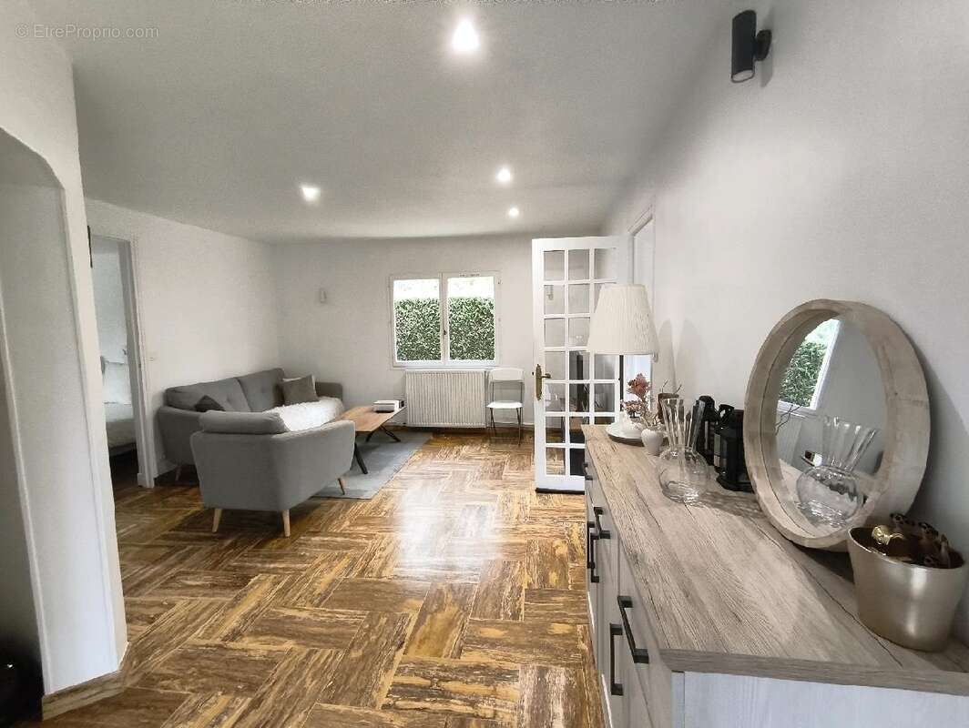 Maison à NESLES-LA-VALLEE