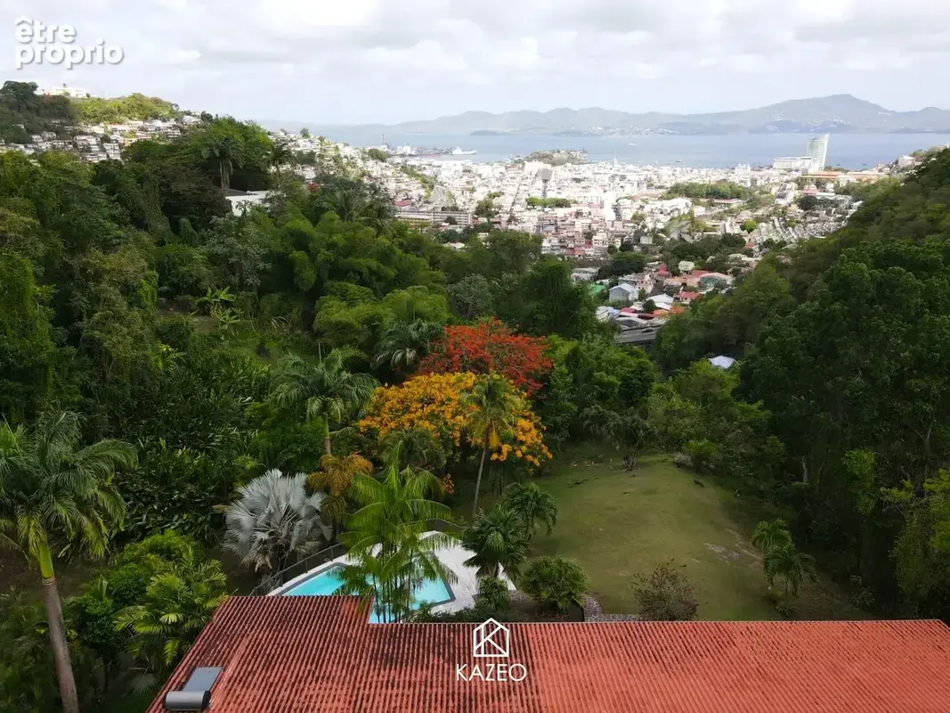 Maison 5 pièces 243 m² à vendre à Fort-De-France (97200) - photo 2
