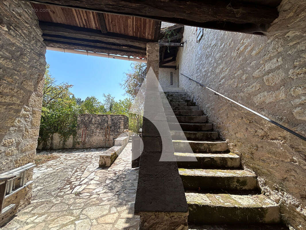 Maison à LAMAGDELAINE