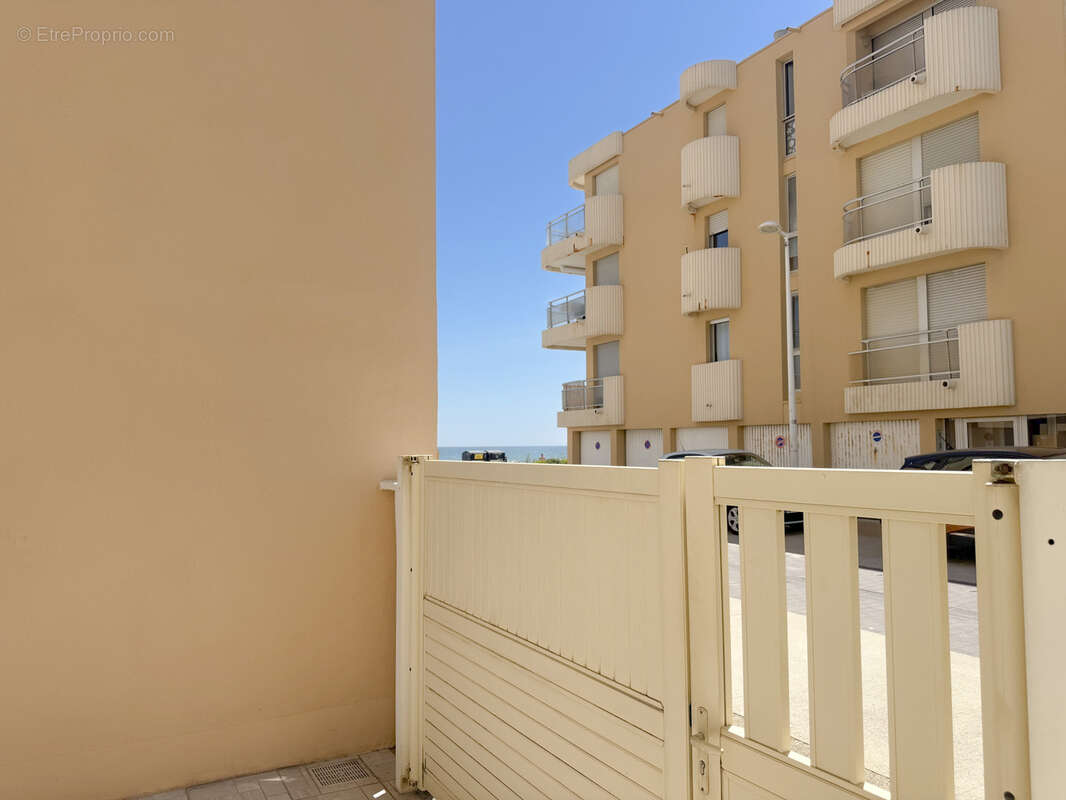 F3 cabine avec terrasse de 80m2 et 3 places de parkings privatives - photo 10