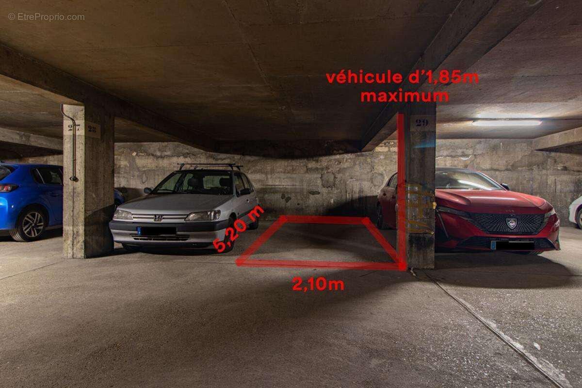 Parking à PARIS-18E