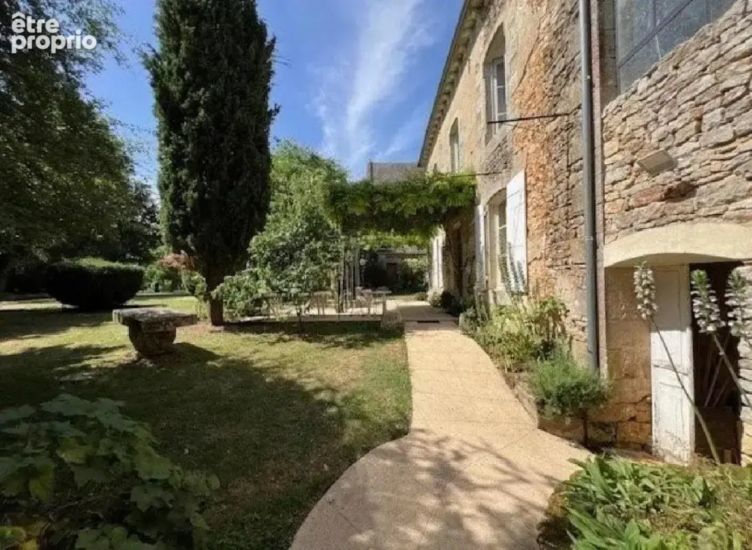 Maison 8 pièces 230 m² à vendre à Couhe (86700) - photo 3