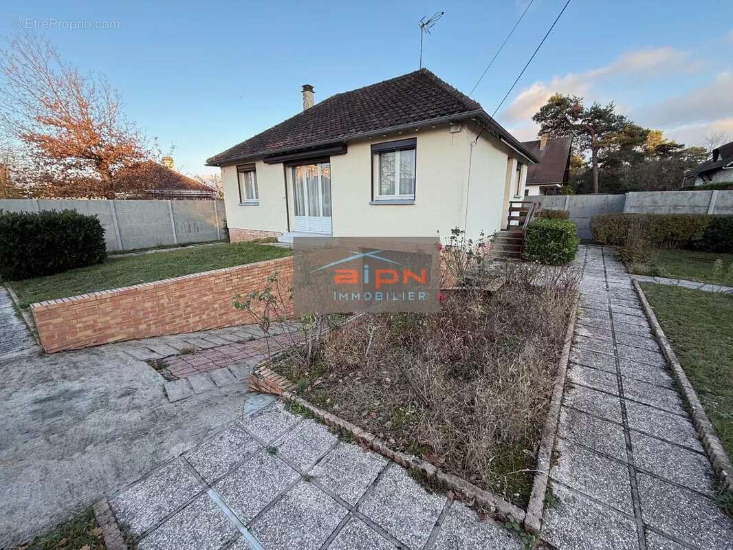 Maison à SAINT-ETIENNE-DU-ROUVRAY