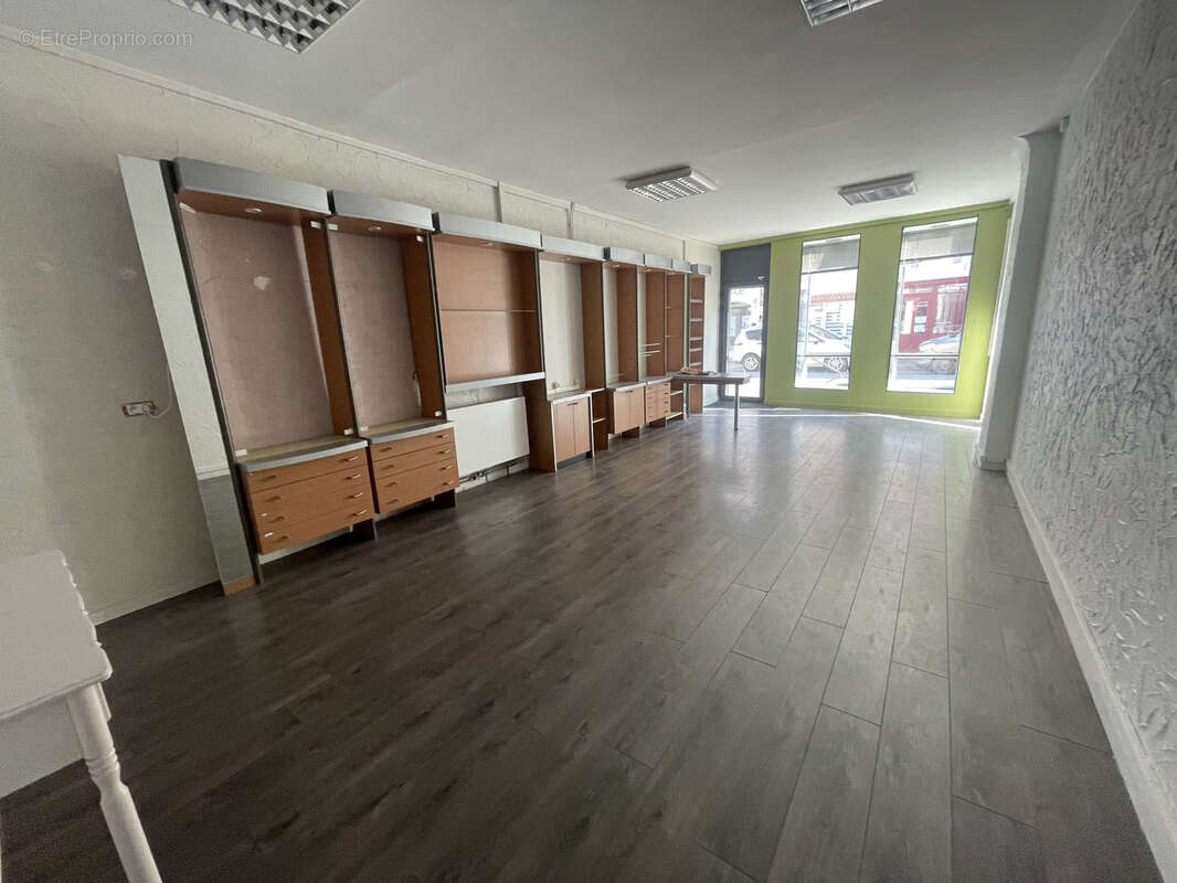 Commerce à AVESNES-LE-COMTE