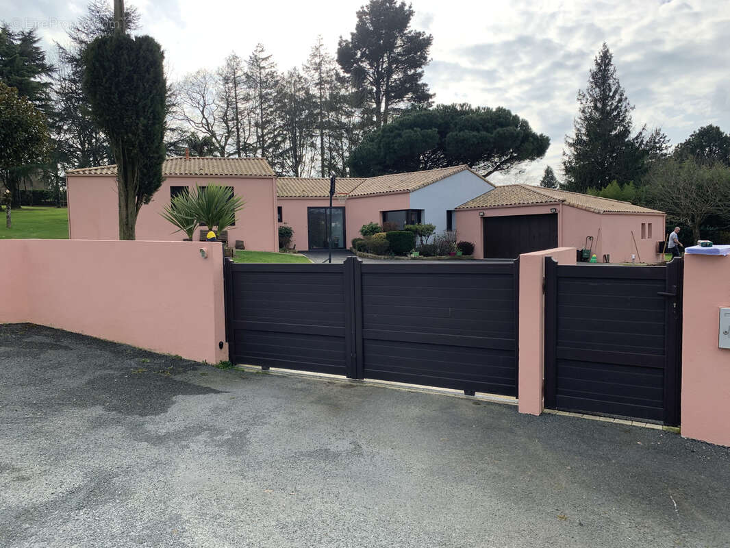 Maison à LES HERBIERS