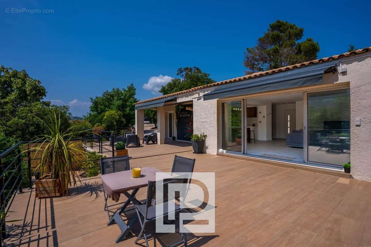 Maison à MANDELIEU-LA-NAPOULE