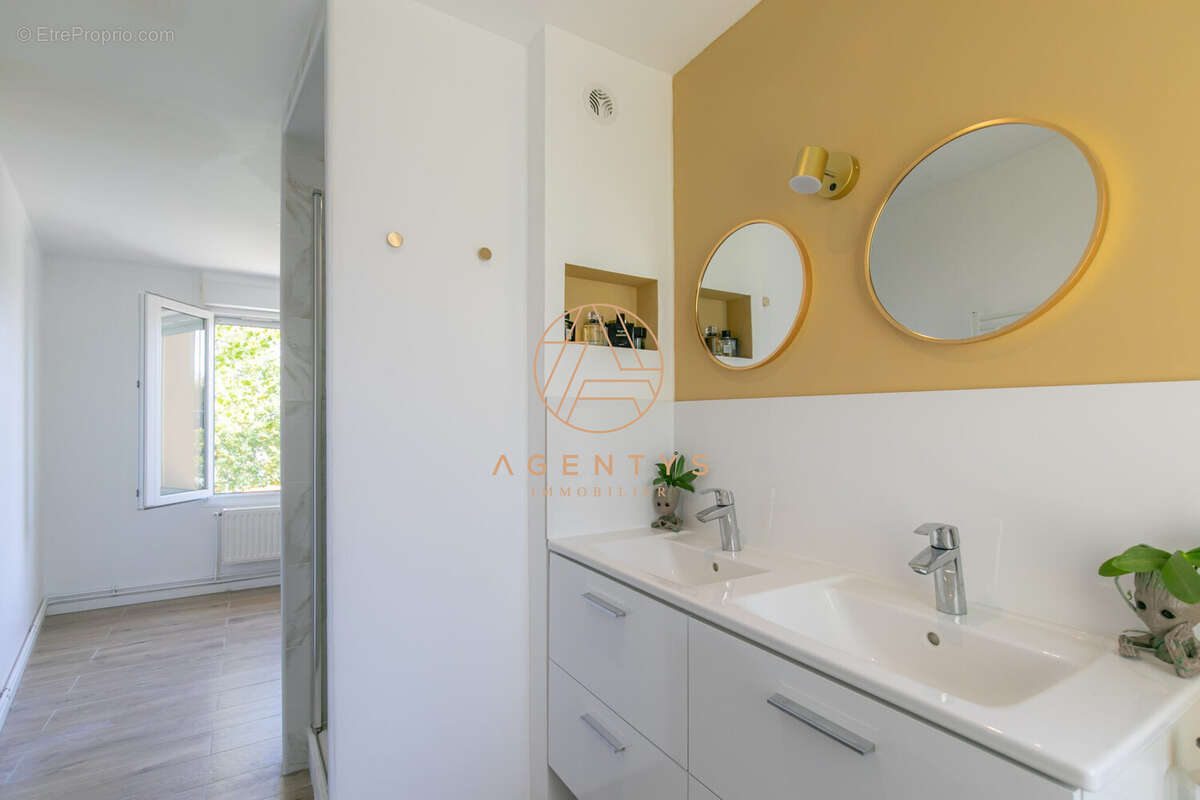 Maison à SAINT-MAUR-DES-FOSSES