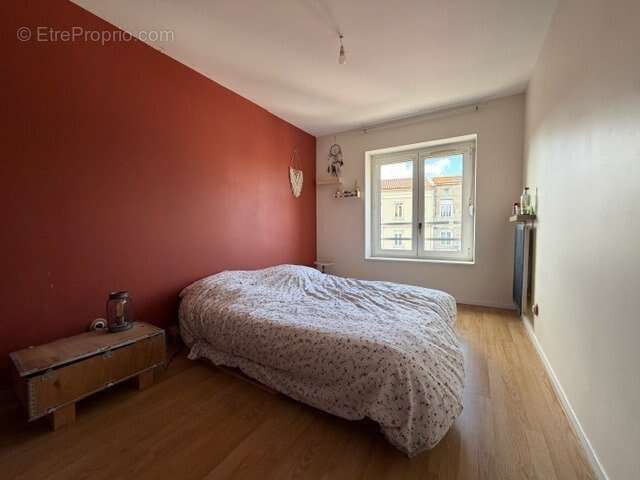 Appartement à SAINT-GENEST-LERPT