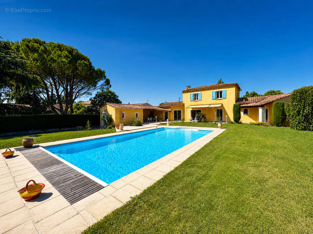Maison à VALREAS