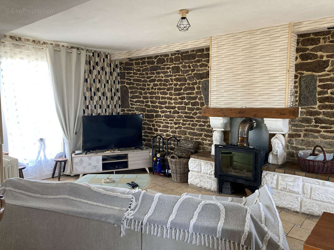 Maison à SAINTE-HONORINE-LA-CHARDONNE