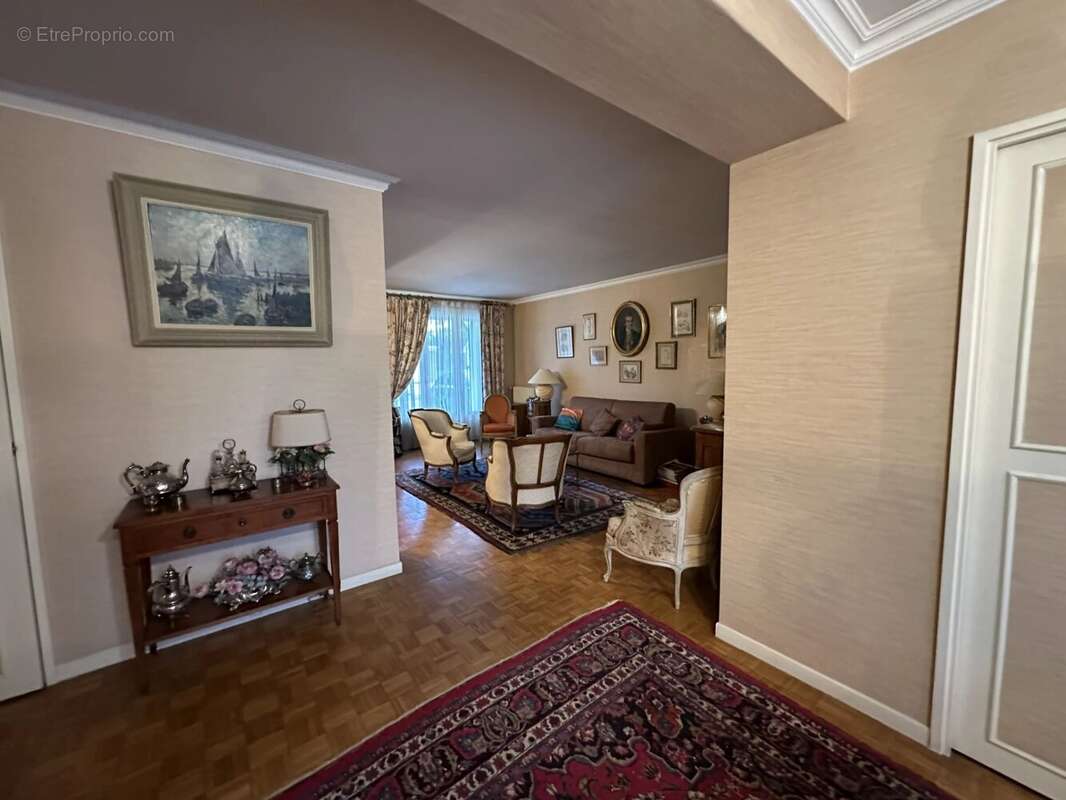 Maison à LE MESNIL-SAINT-DENIS