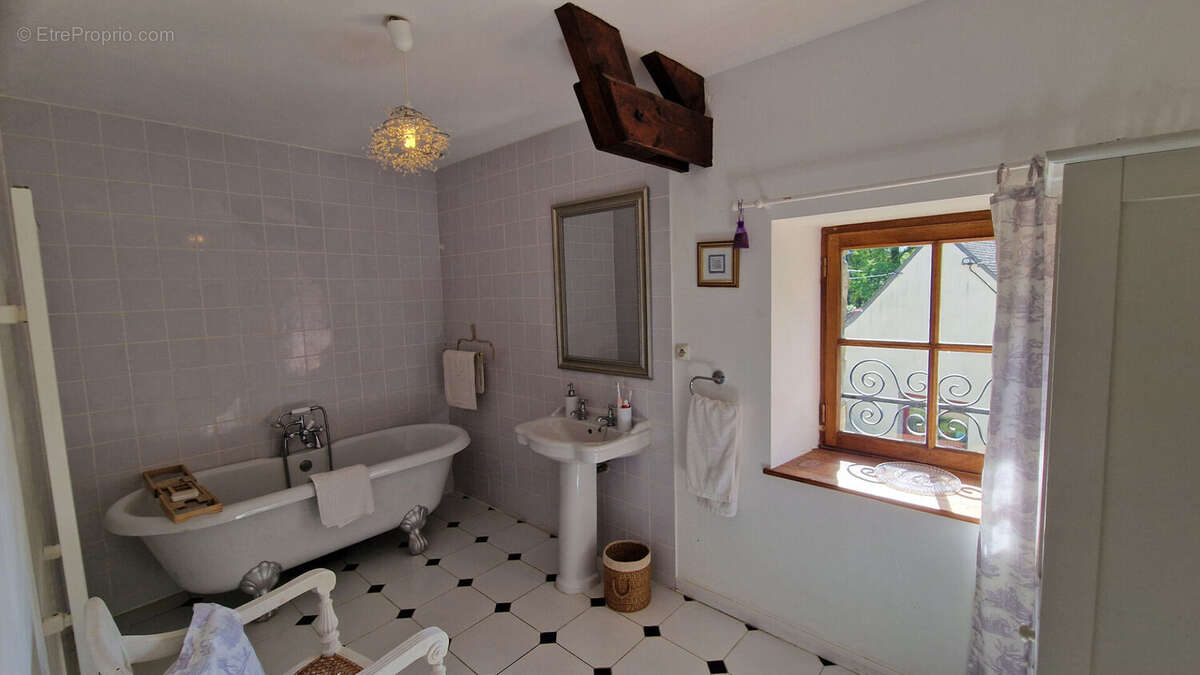 MORBIHAN Charmante maison de campagne de 4 chambres, 2 salles de bains, grand jardin, terrasse, parking - photo 14