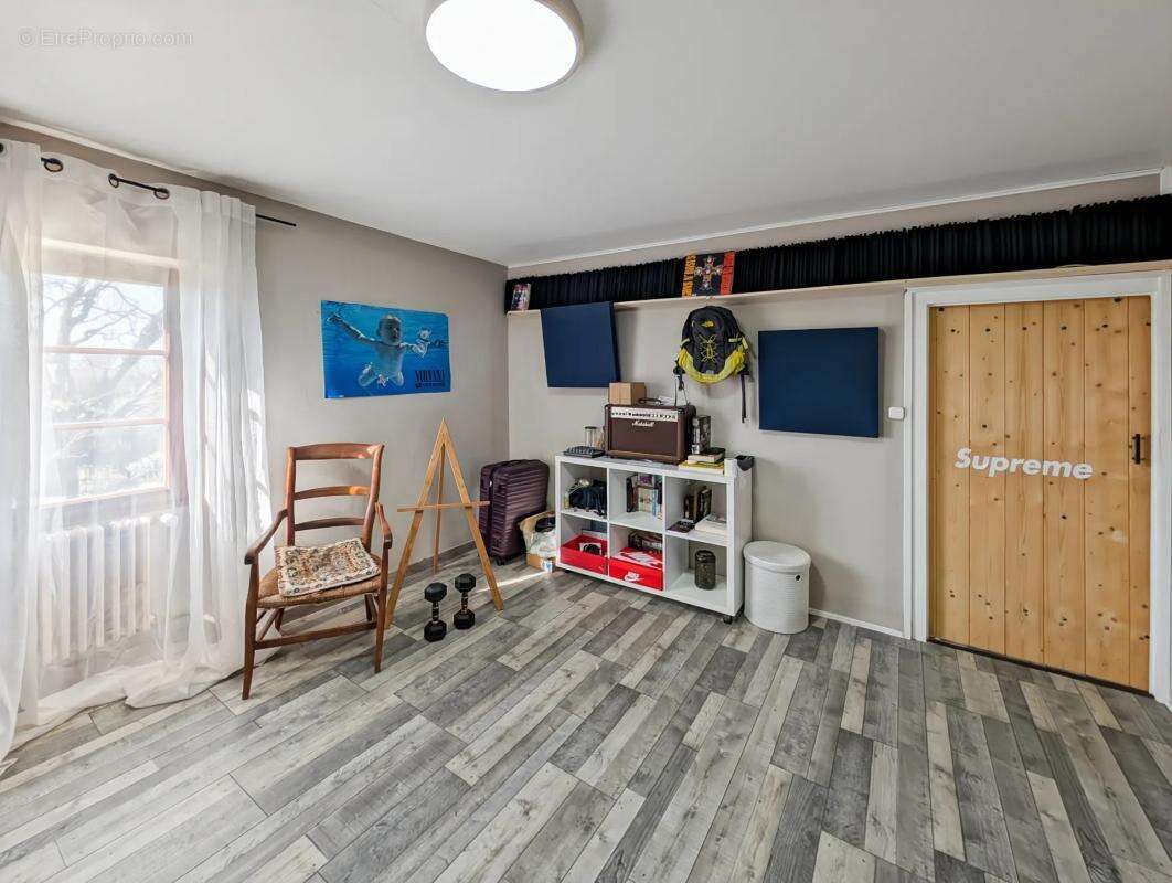 Maison à LES ADJOTS