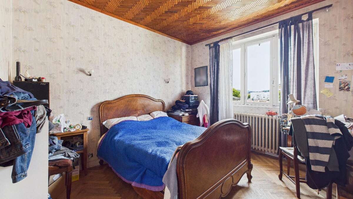 Maison à ONET-LE-CHATEAU