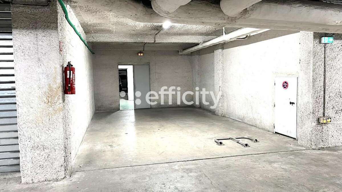 Commerce à MARSEILLE-8E