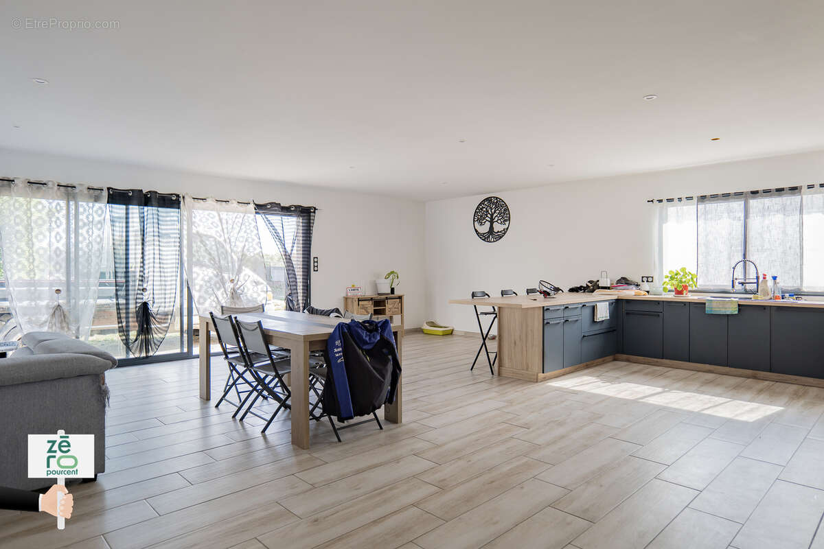 Maison à CHAMPAGNE-LES-MARAIS