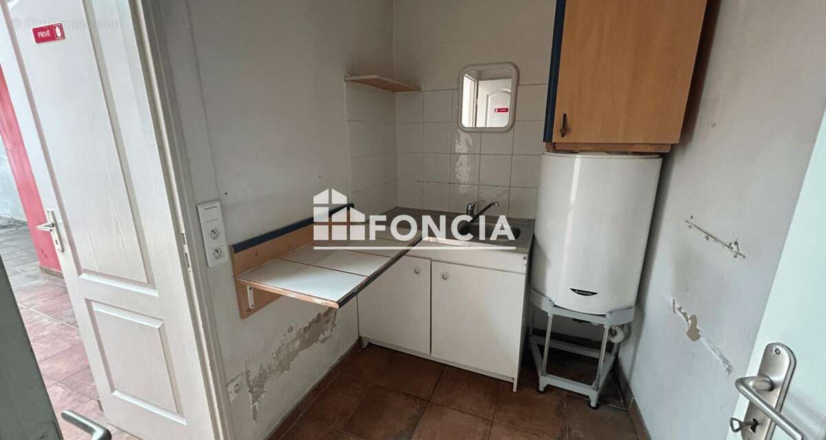 Immeuble, en plein cœur de Montfavet - photo 4